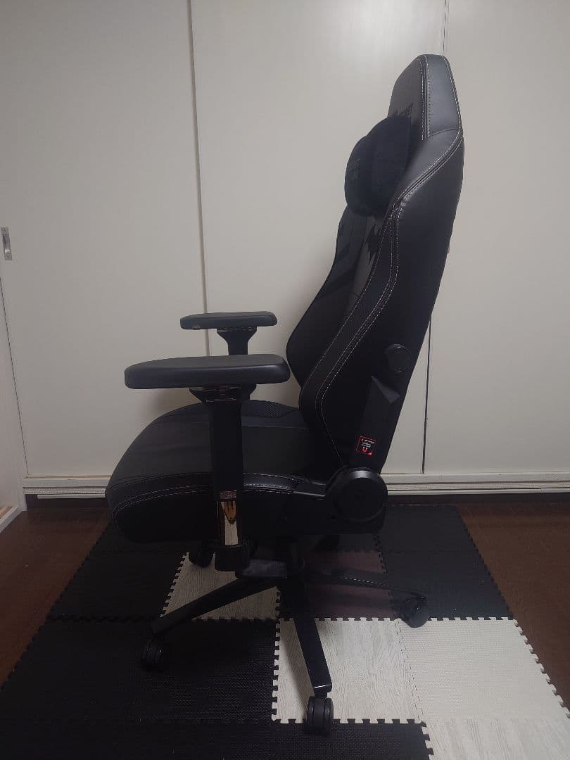 Secret Lab ゲーミングチェア ダークナイト