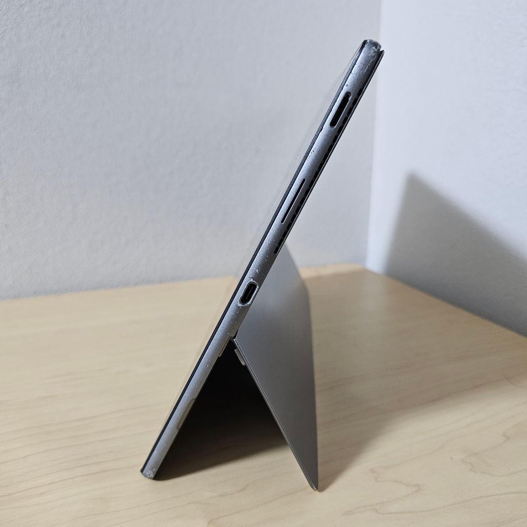 Latitude 7320 ／Surface pro 8 ライバル機