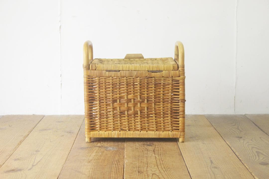 ラタン ランドリー バスケット 小振り 蓋付き脱衣かご 籠 ラック 籐家具 収納