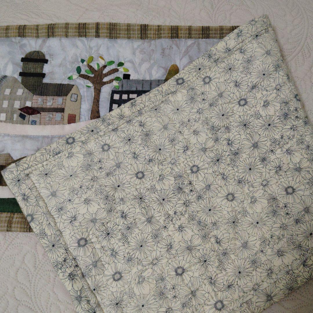 ハウスのパッチワークタペストリー【64】