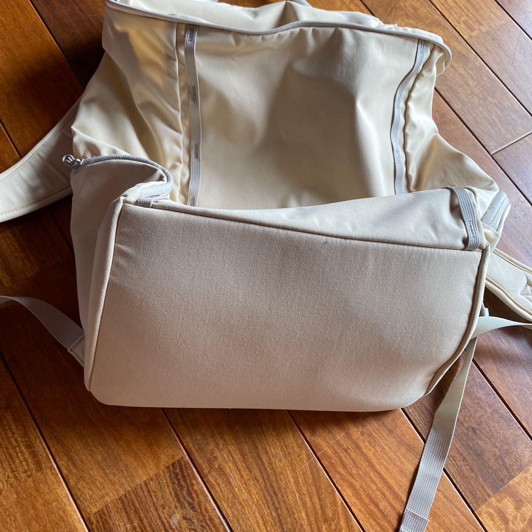 ノルディスクNORDISK ベージュリュック フラップ付き