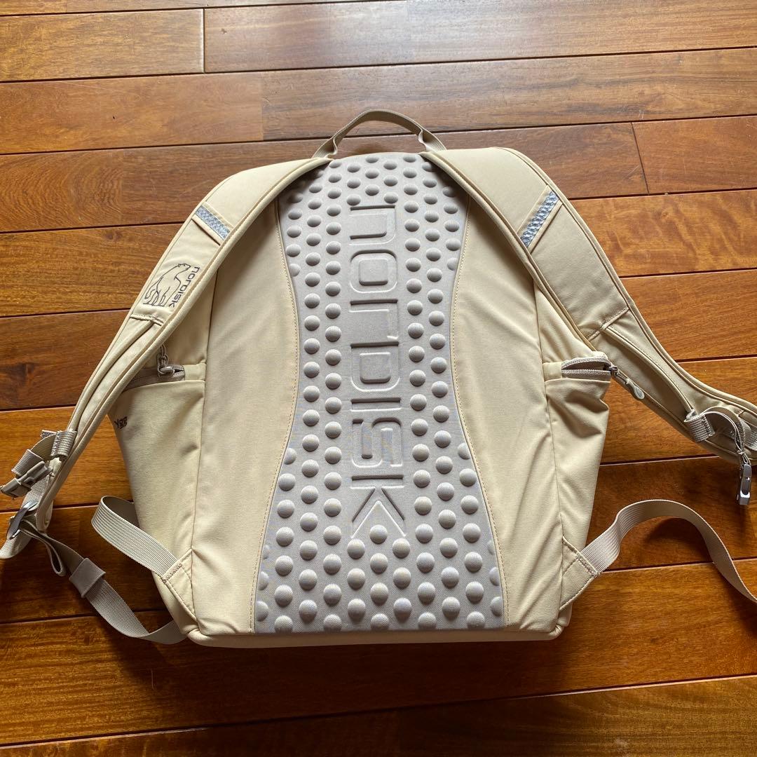 ノルディスクNORDISK ベージュリュック フラップ付き