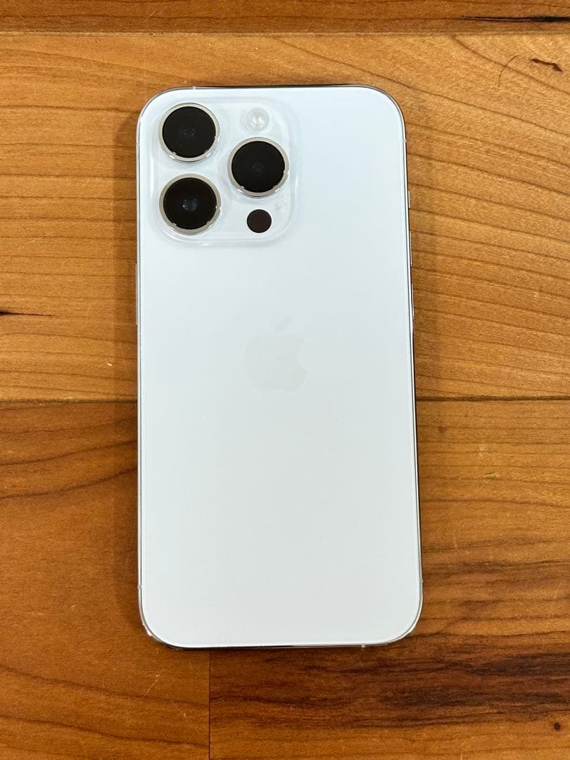 ゆ*う様 iPhone 14pro シルバー　本体　目立ったキズなし