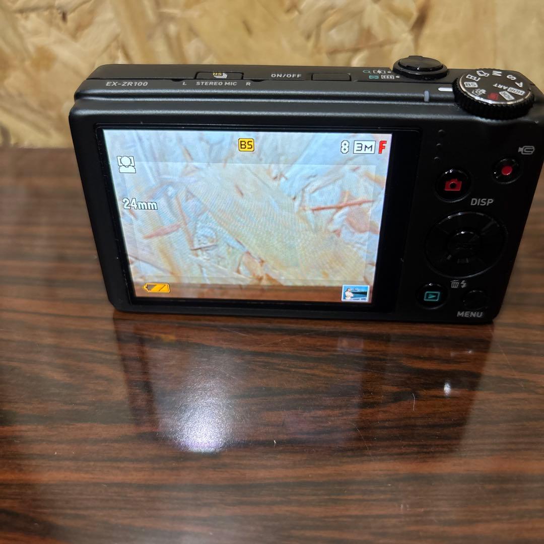 【ジャンク品】カシオ　デジカメ　CASIO EXILIM EX-ZR100