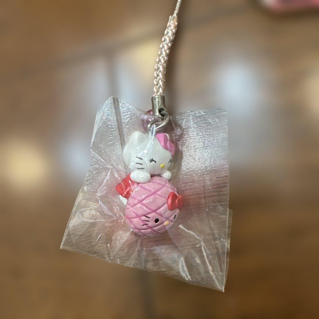 ご当地キティ 根付け　メロンパンバージョン ピンク