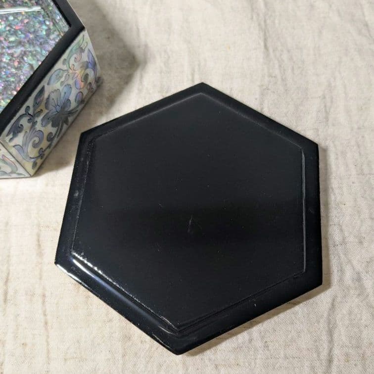 新品未使用 韓国伝統工芸品 螺鈿細工 ミニ小物入れ 宝石箱 螺鈿 六角形 蝶々