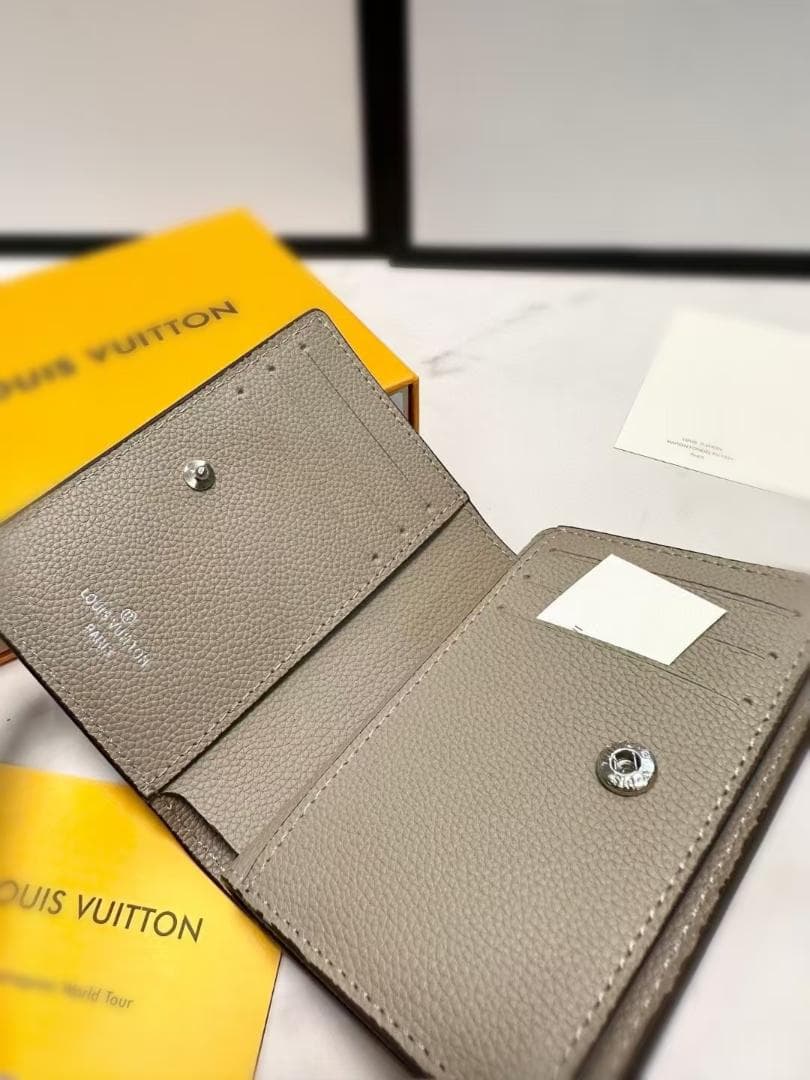 大人気 二つ折り財布 小銭入れ