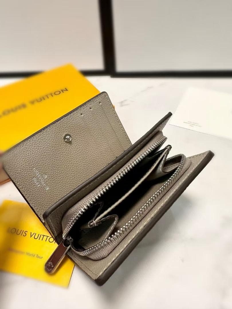 大人気 二つ折り財布 小銭入れ