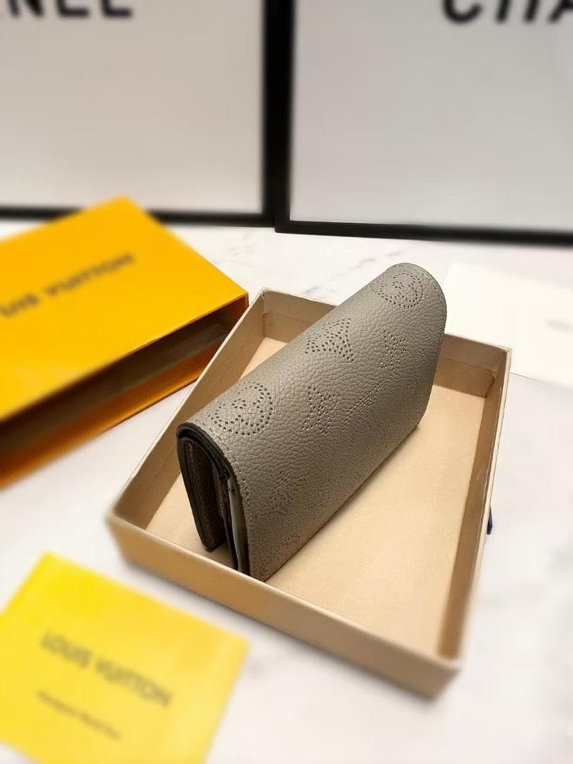 大人気 二つ折り財布 小銭入れ