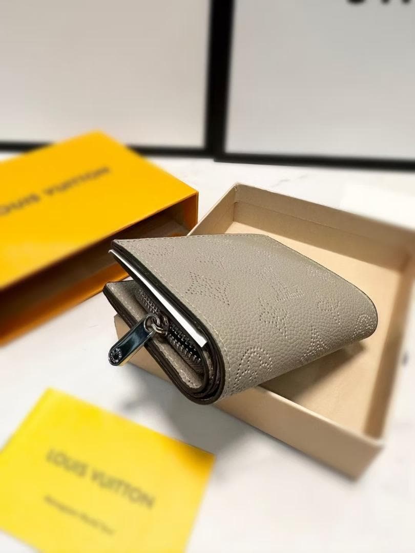 大人気 二つ折り財布 小銭入れ