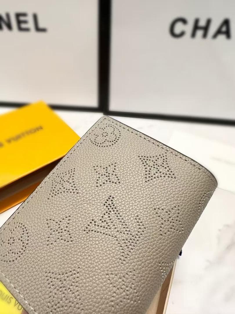 大人気 二つ折り財布 小銭入れ