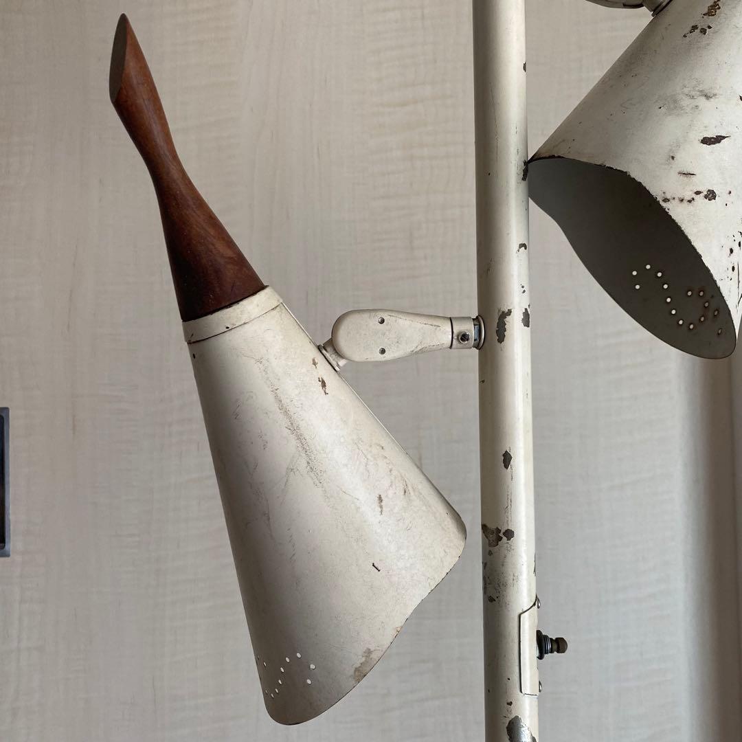 塗装の剥げた古い三連フロアスタンド アンティーク