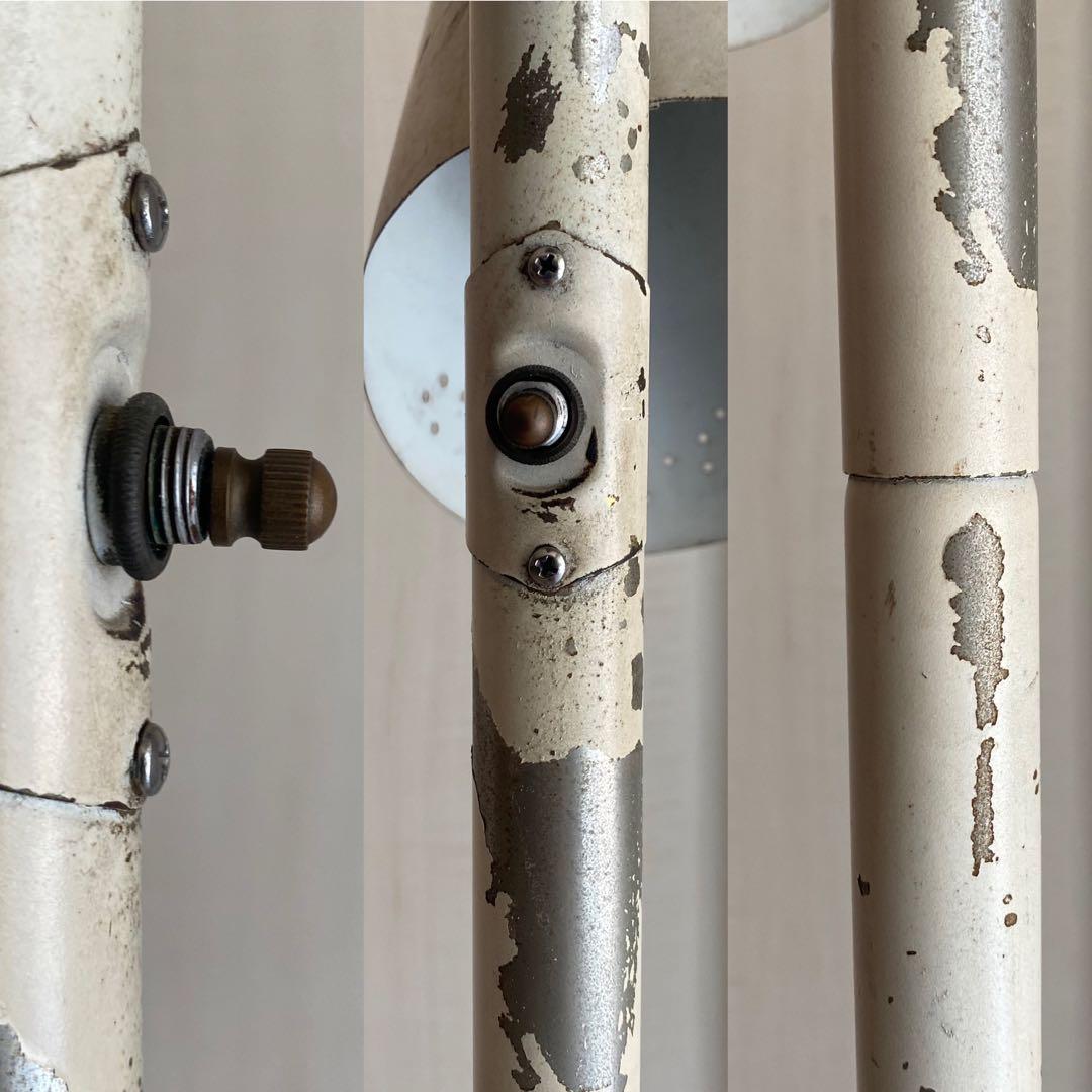 塗装の剥げた古い三連フロアスタンド アンティーク