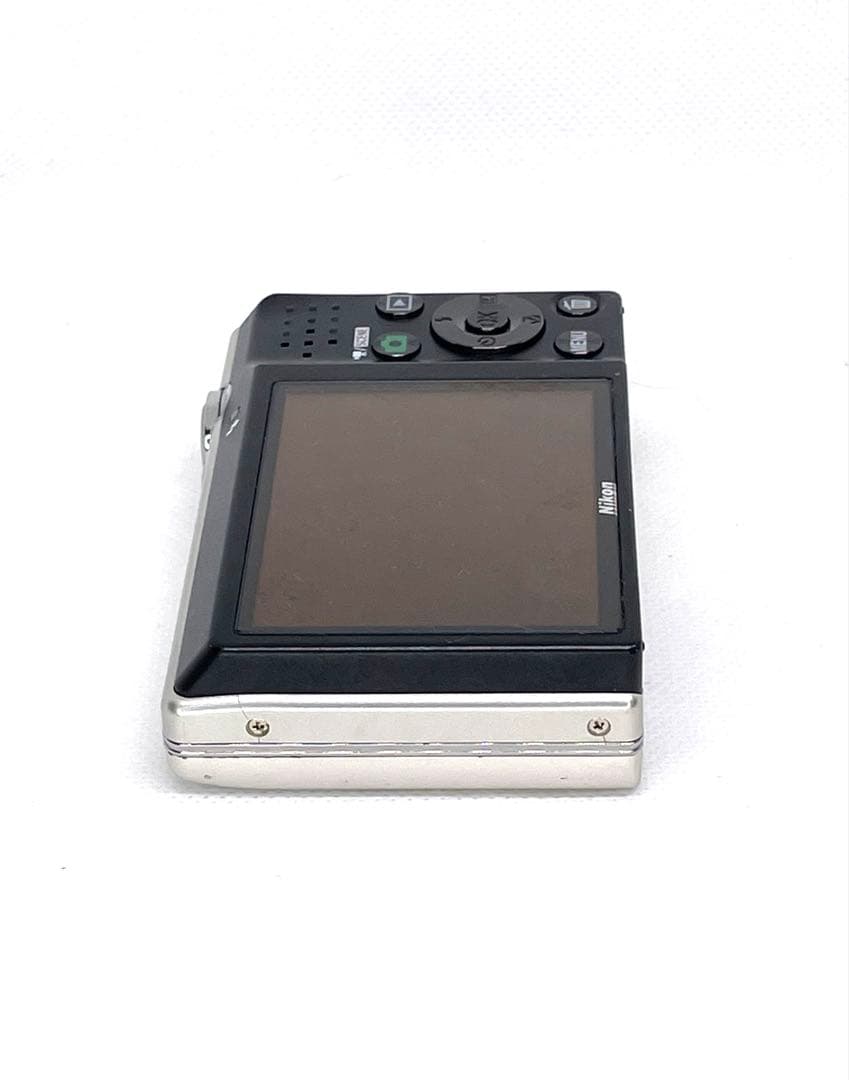 Nikon ニコン COOLPIX S570 シルバー　充電器付き ジャンク