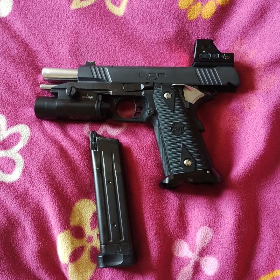 マルイハイキャパDORダットサイト、フラッシュライト付き