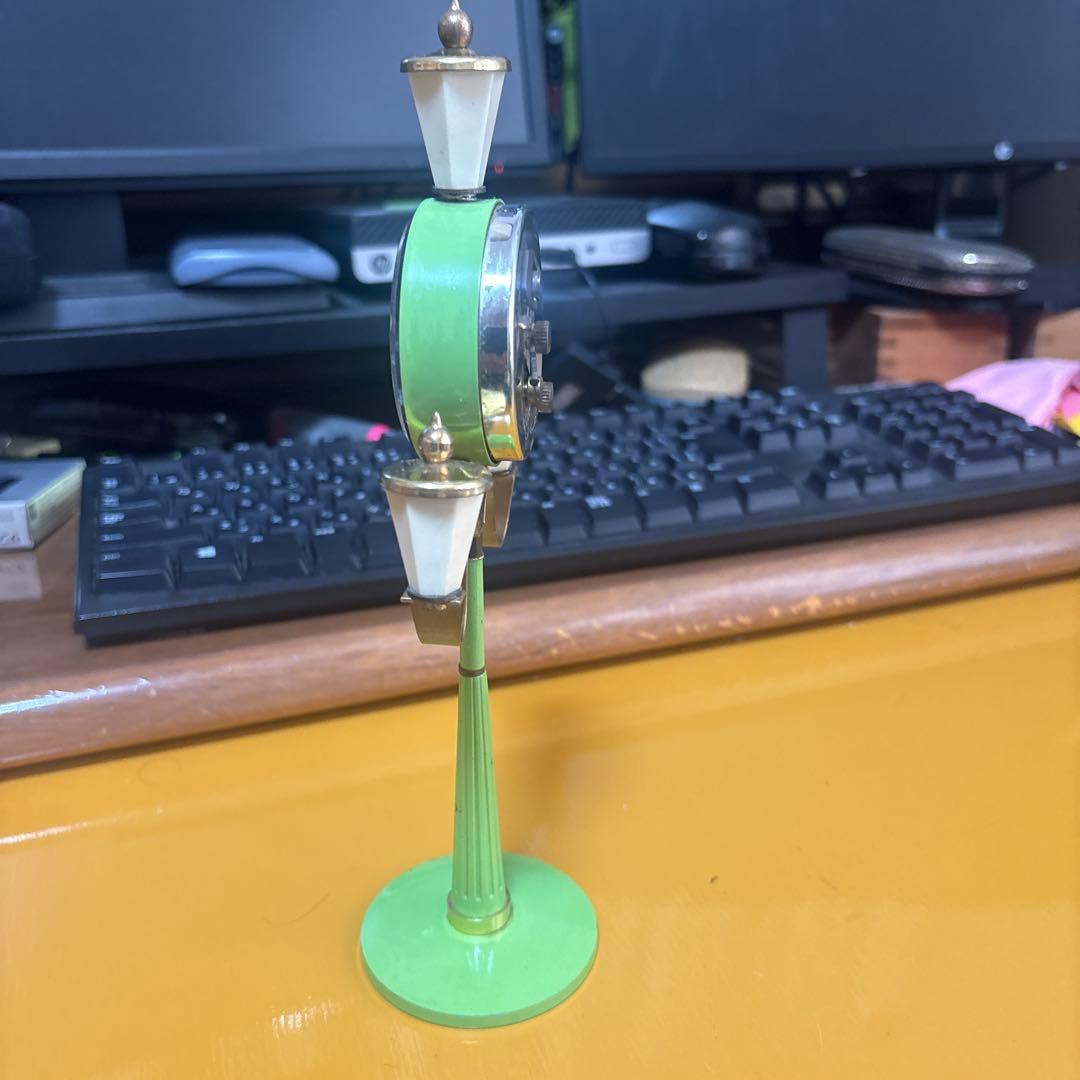 昭和レトロ　希少置き時計　機械式　シチズン スタンド型緑色置時計 ランプ装飾付き