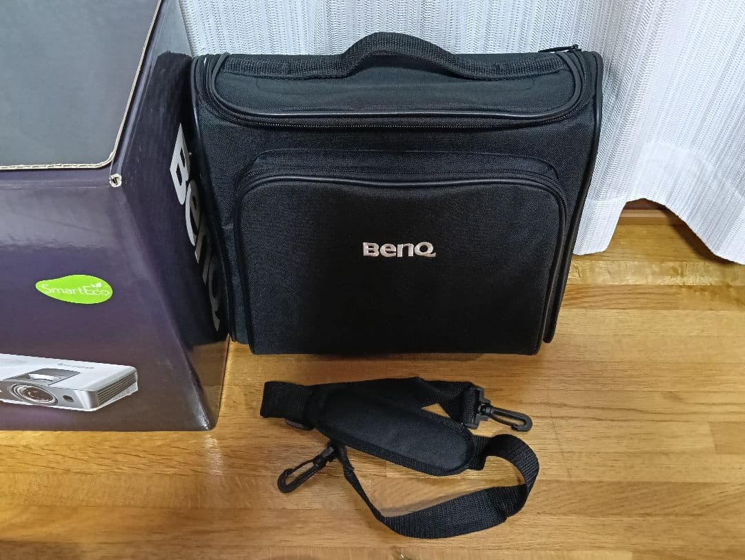 【美品】BenQ　超短焦点型DLPフルHDホームプロジェクター「W1080ST」