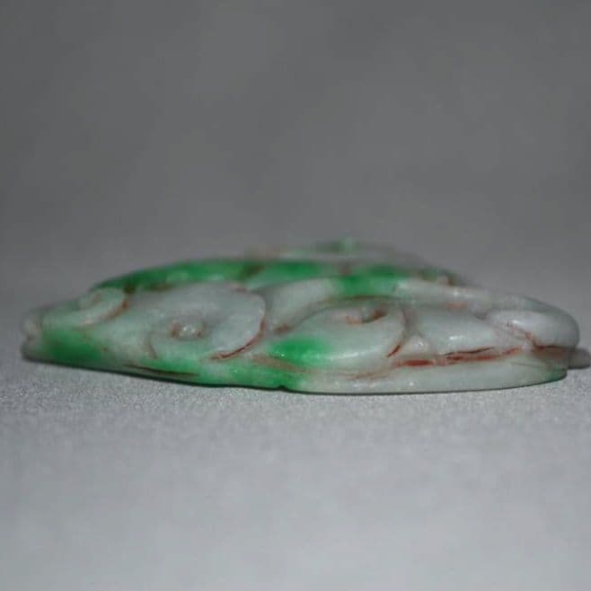 『翡翠雕獅子雲気紋珮件』 細密透彫 「杜若」共箱入り　翡翠　ヒスイ　古美術