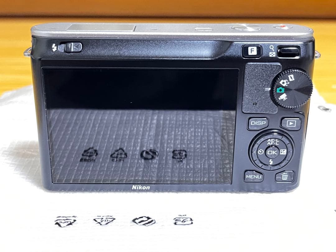美品 動作確認済み Nikon 1 J1 箱、バッテリー付き