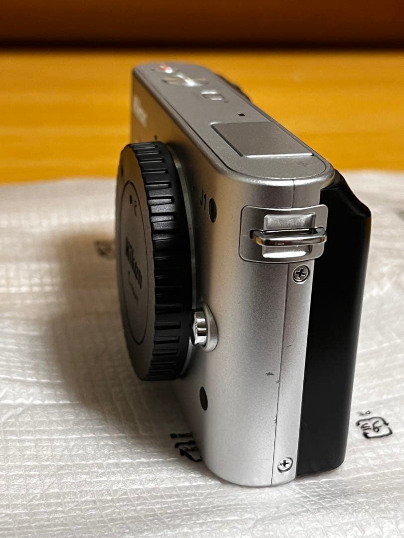 美品 動作確認済み Nikon 1 J1 箱、バッテリー付き