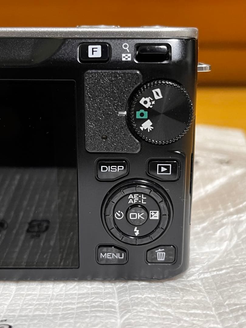 美品 動作確認済み Nikon 1 J1 箱、バッテリー付き
