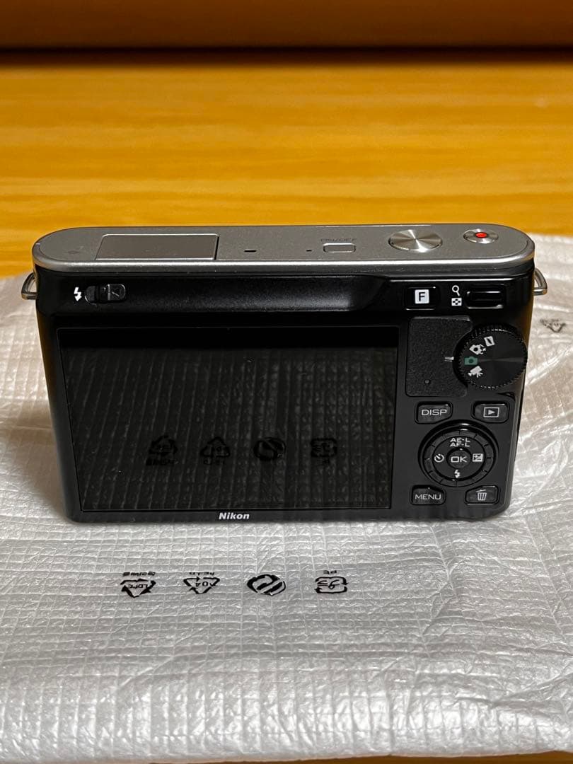 美品 動作確認済み Nikon 1 J1 箱、バッテリー付き
