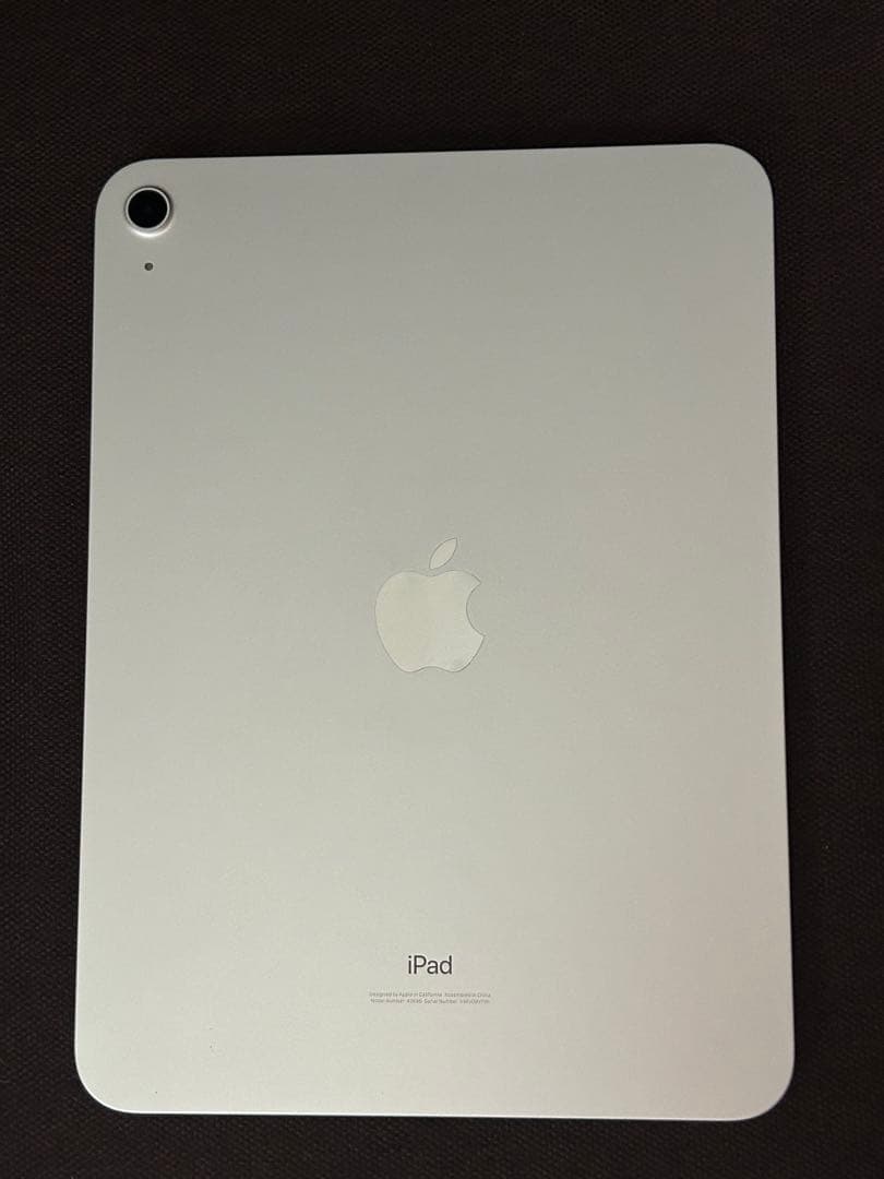 【極美品】iPad（第10世代）Wi-Fi／シルバー／64GB/キーボード付