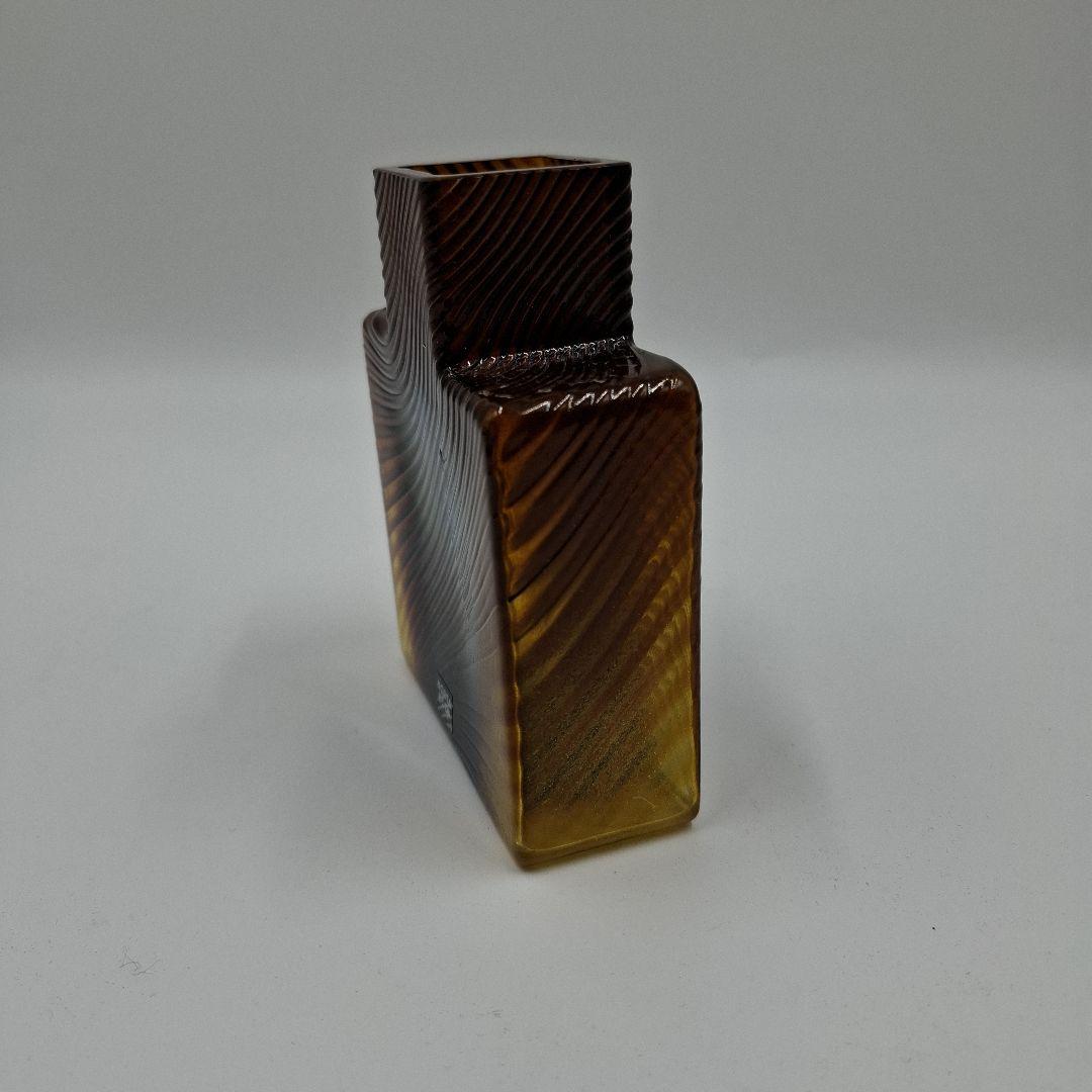 希少　KOSTA BODA　Becauseスクウェア 波模様の花瓶 ブラウン