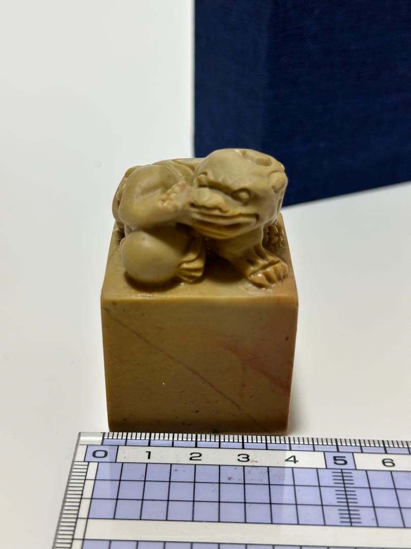 59寿山石黄石古獣　印面　4.0cm　美品　印石　印材　書道　落款　雅号　箱付き