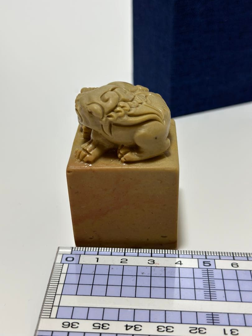 59寿山石黄石古獣　印面　4.0cm　美品　印石　印材　書道　落款　雅号　箱付き