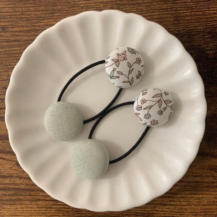 【18】リバティプリント使用　ハンドメイド　ヘアゴム　くるみボタン 2個セット