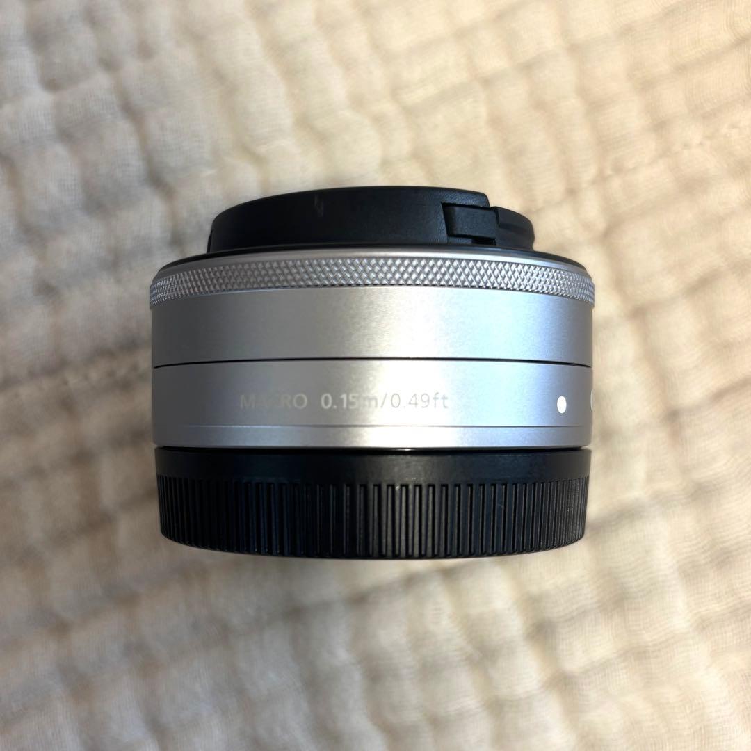 【美品】Canon ミラーレス一眼カメラ EOS M100 ＋単焦点レンズ