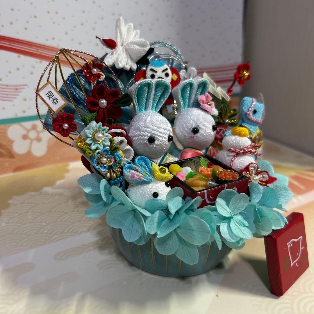 ハンドメイド❣️お正月アレンジ❣️希少ペアうさぎちゃん、お節、鏡餅、雪うさぎ❁⃘*.゜