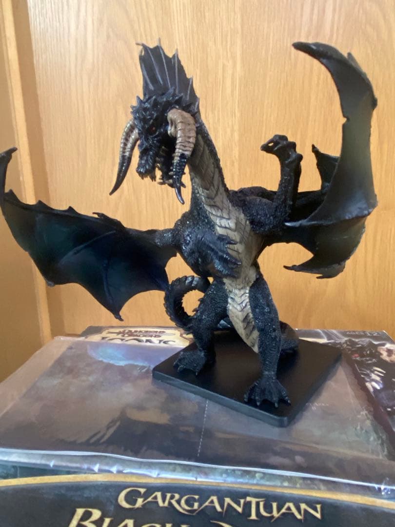 Gargantuan Black Dragon figure ブラックドラゴン