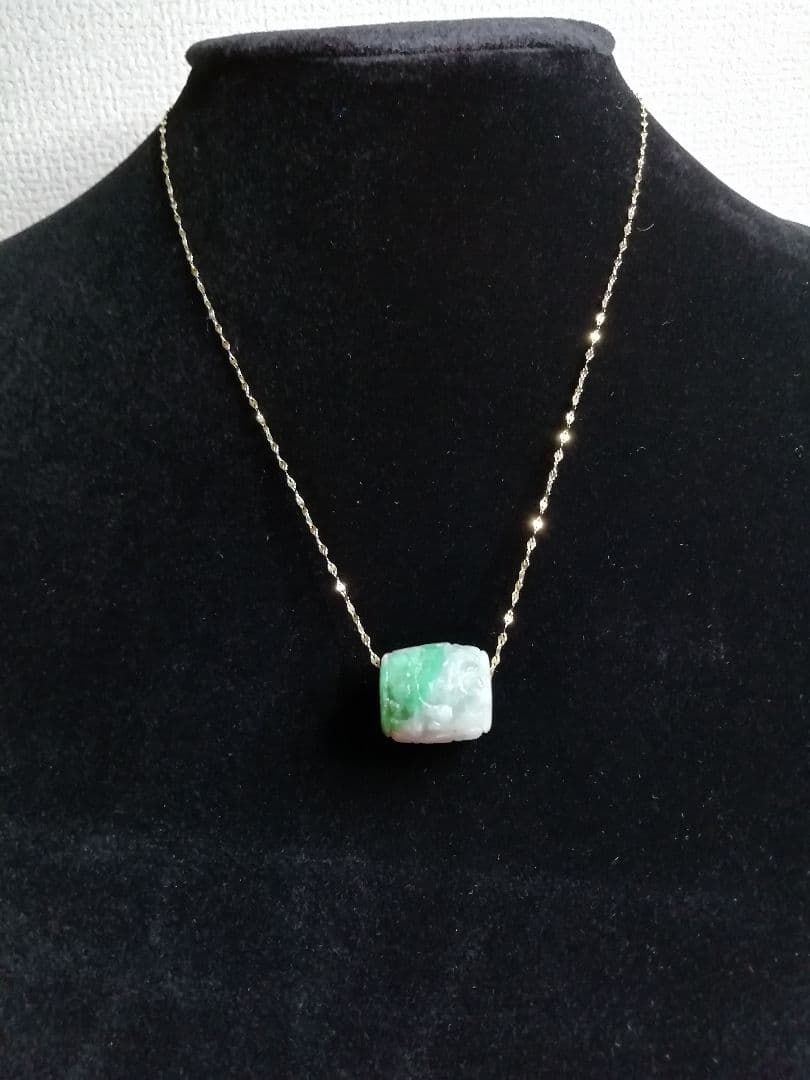 新品✨本翡翠☆ 彫翡翠✨ペンダント✨無処理　ミャンマー産 ⭐A貨　ペンダントのみ