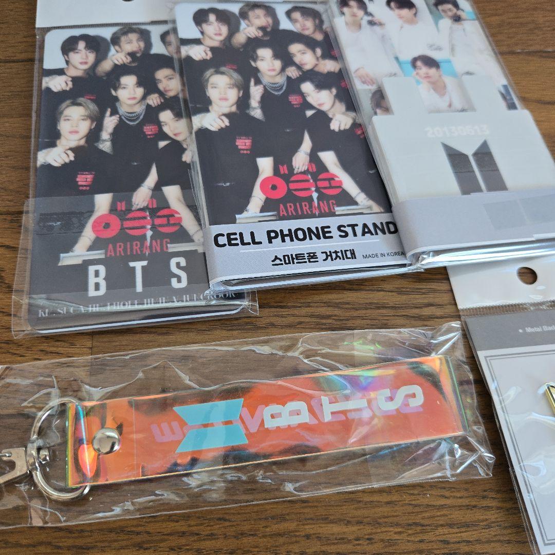 BTS スマホスタンド/3個 メタルピンバッジ/1個/キーホルダー/1個 貴重品