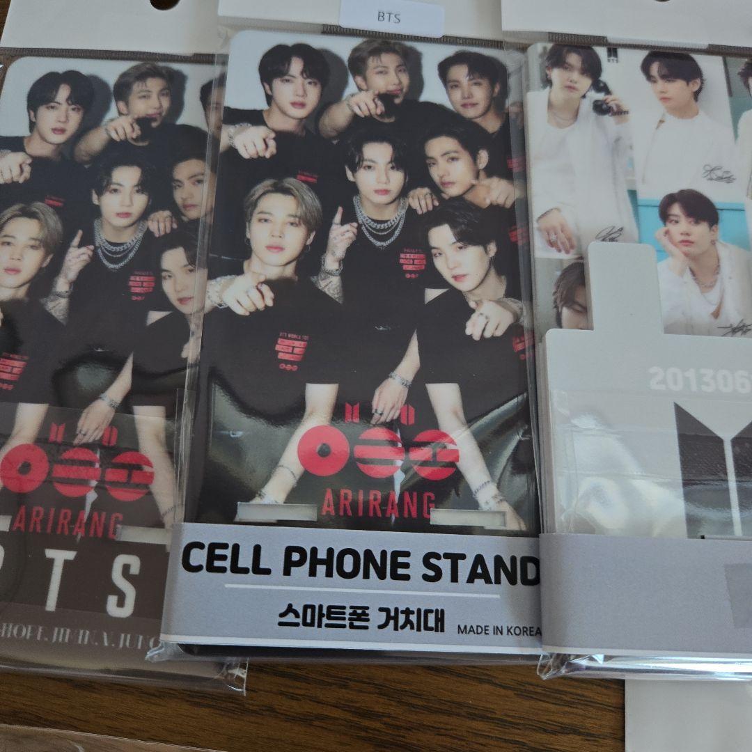 BTS スマホスタンド/3個 メタルピンバッジ/1個/キーホルダー/1個 貴重品