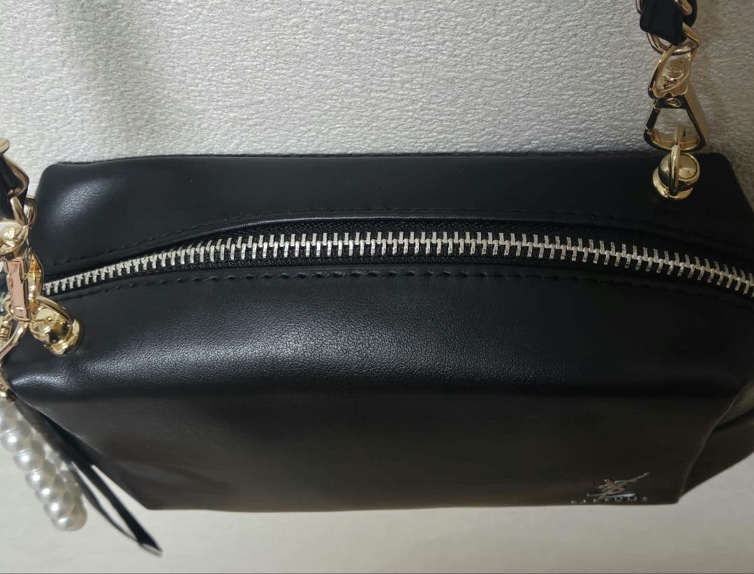 Yves Saint Laurent ノベルティ ショルダーバッグ ブラック