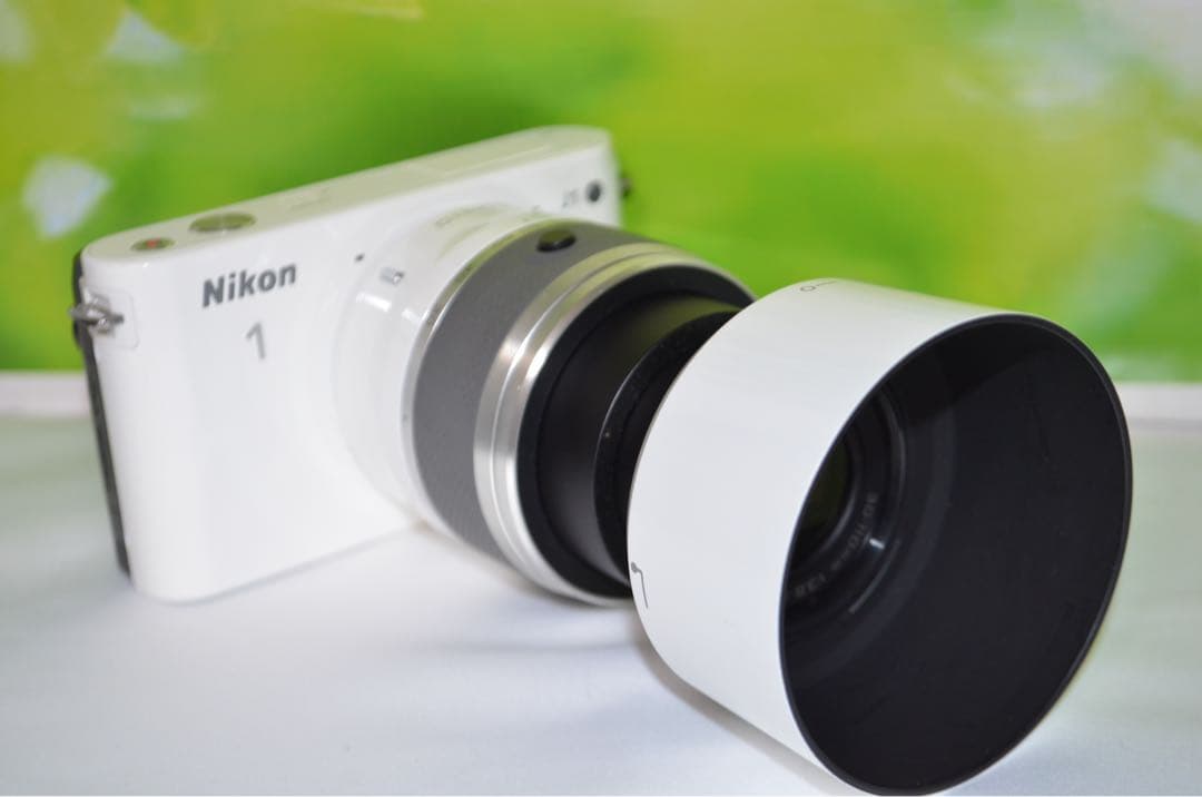 ⭐️コンパクトミラーレスカメラ⭐️大人気ホワイト⭐️ ニコン　J1