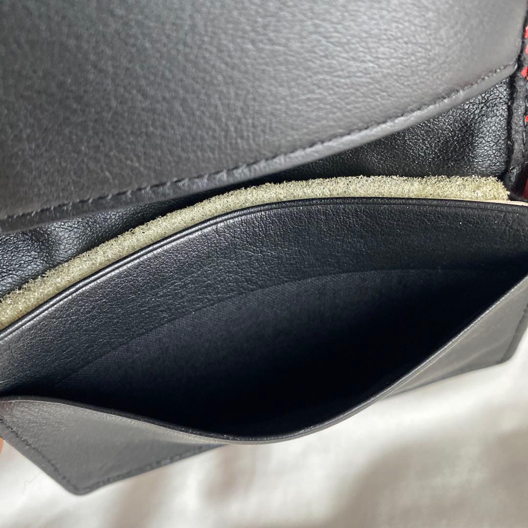 インデンヤ　印傳屋　黒地鹿革×赤漆　とんぼ柄　名刺入れ