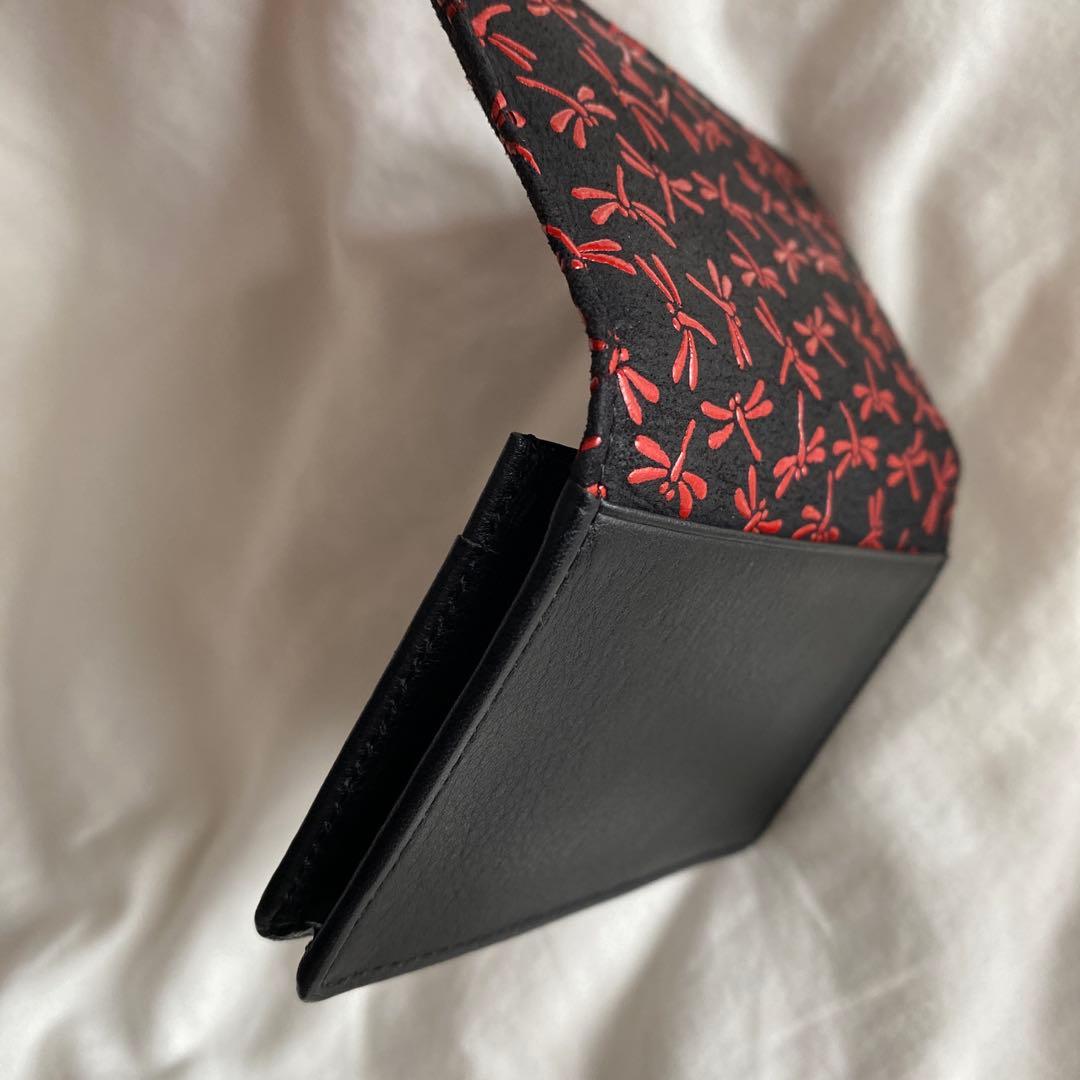 インデンヤ　印傳屋　黒地鹿革×赤漆　とんぼ柄　名刺入れ