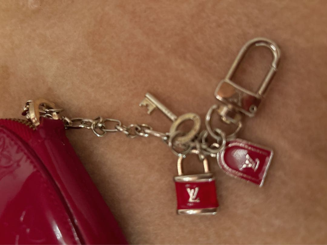 ♡美品♡♡レッド♡ルイ・ヴィトン エナメルハート型ケースノベルティ