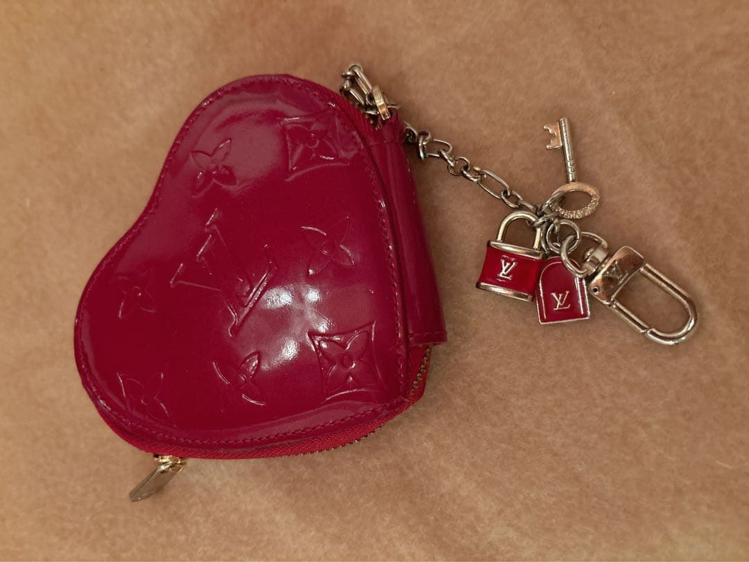 ♡美品♡♡レッド♡ルイ・ヴィトン エナメルハート型ケースノベルティ