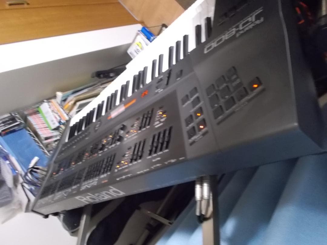 Roland JD-800 向かって右側樹脂パネルヒビありですが