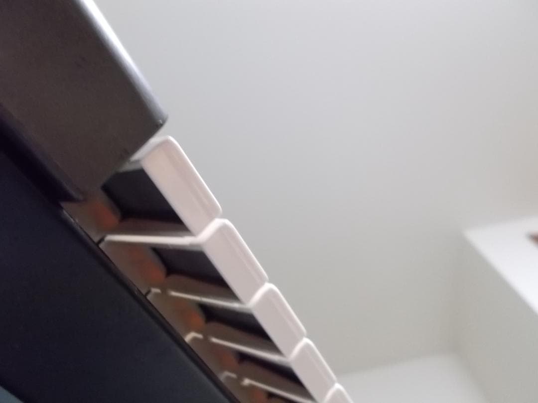 Roland JD-800 向かって右側樹脂パネルヒビありですが