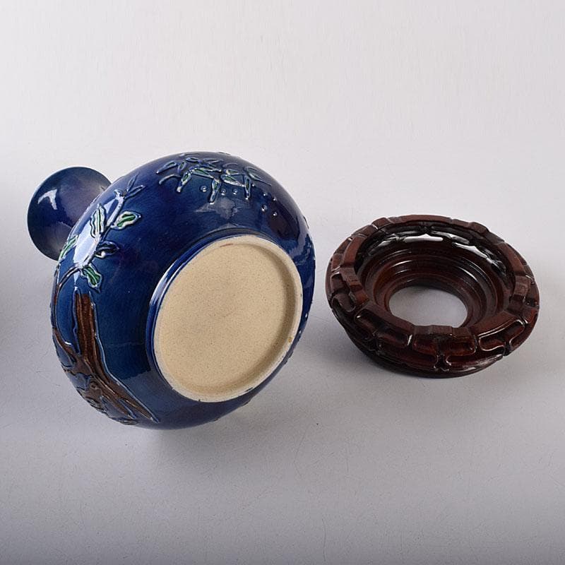 中国　景徳鎮製　藍釉法花花鳥文瓶　唐木台・箱付　V　8055C