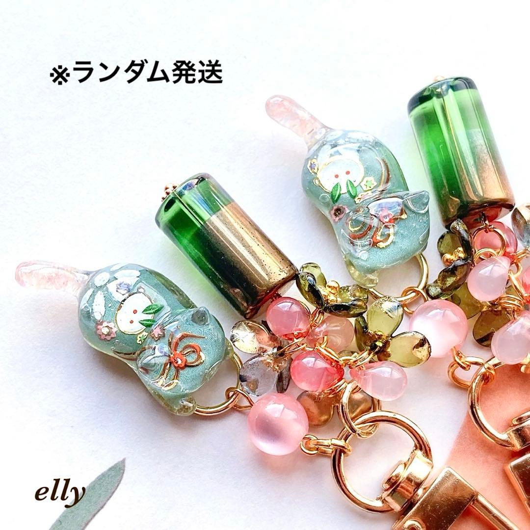 【sawasawa様】1651.天然石　和柄　じゃれ猫　レジン　キーホルダー