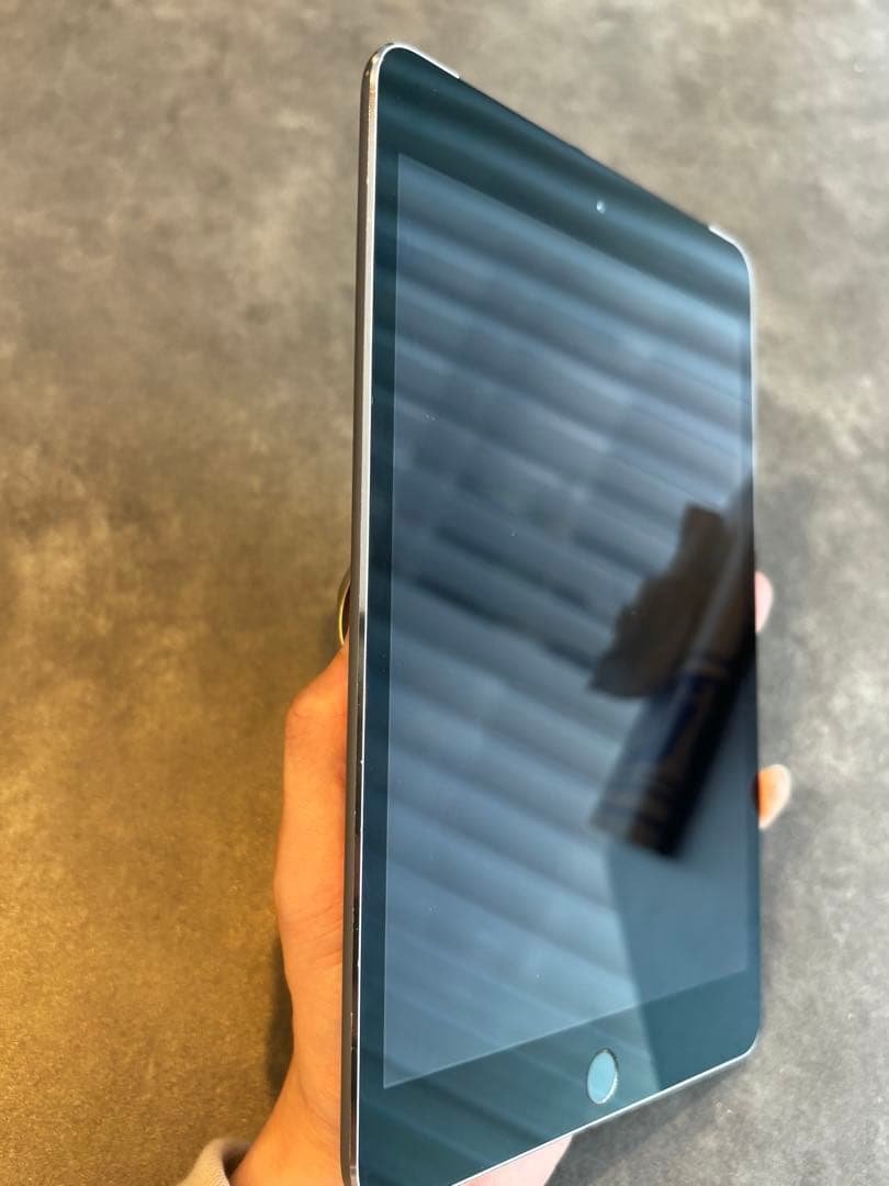 iPad mini 32GB Wi-Fi ＋ Cellularおまけ付き