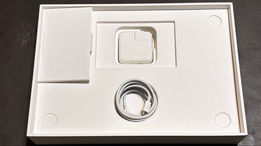 【美品】MacBook Air M1 2020 256GB 箱・純正充電器付き