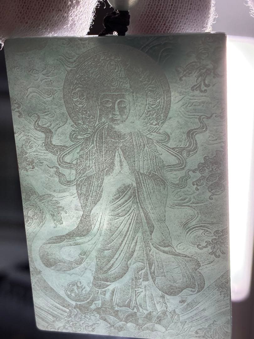 天然石翡翠ペンダント　仏教至宝「普渡衆生」観音菩薩　極細工彫刻ヒスイペンダント